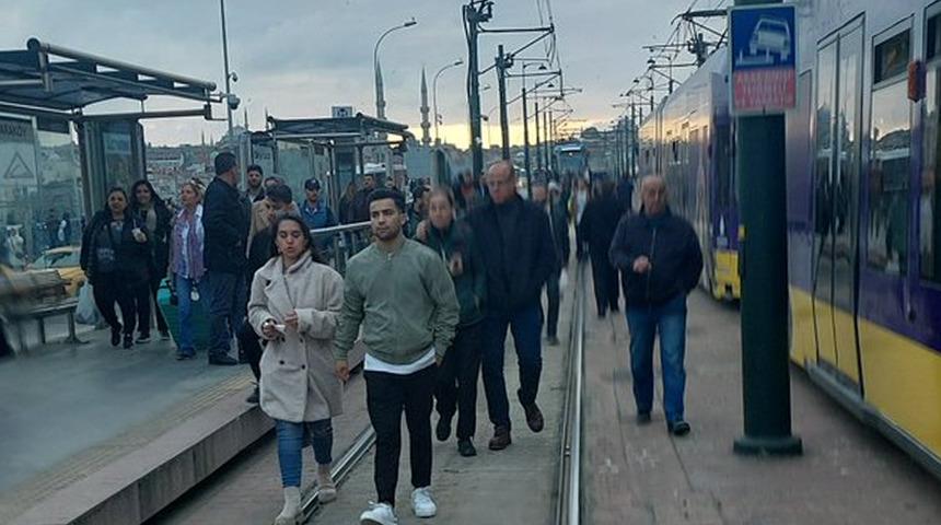 Bir garip olay: Trafikten kaçmak için öyle bir şey yaptı ki!