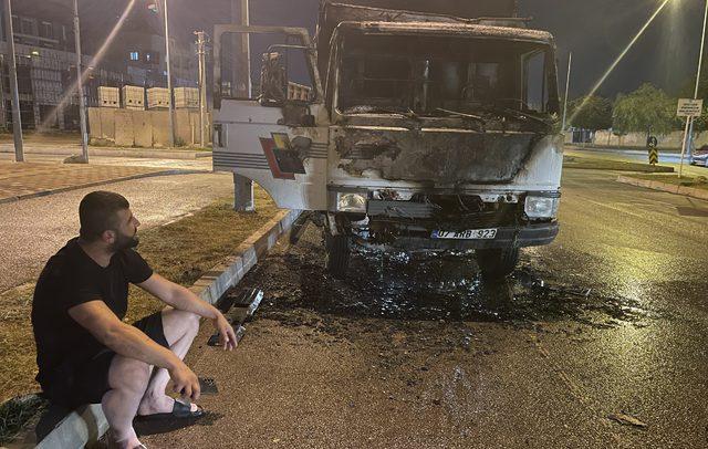 Antalya'da seyir halindeki kamyon alev aldı