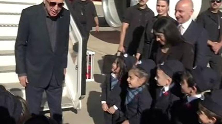 O anları İletişim Başkanı Altun paylaştı: Cumhurbaşkanı Erdoğan'ın minik kondüktörlerle sohbeti gülümsetti