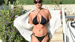 'Doğru meme' diyerek paylaşmıştı... Tuğba Ekinci arkasını dönüp kalçasına emojili sansür yaptı