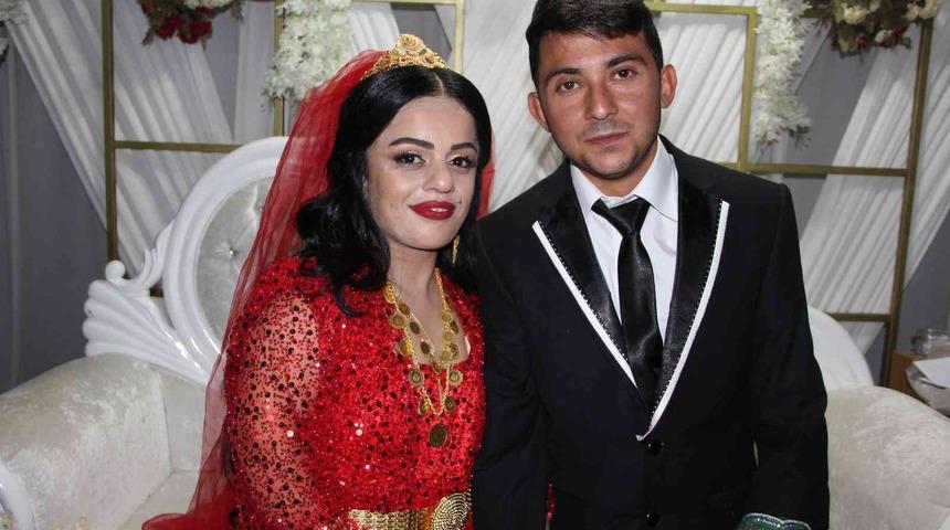 Boyları küçük aşkları büyük çifte görkemli düğün