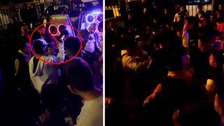 Arkadaşının kafasına silah dayadı! Korku dolu anlar kamerada