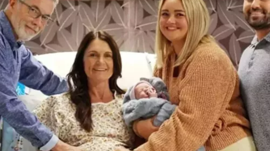 Doktoru 'Bir daha anne olamazsın' dedi... Sonrası tüm dünyada haber oldu: 56 yaşında torununu doğurdu