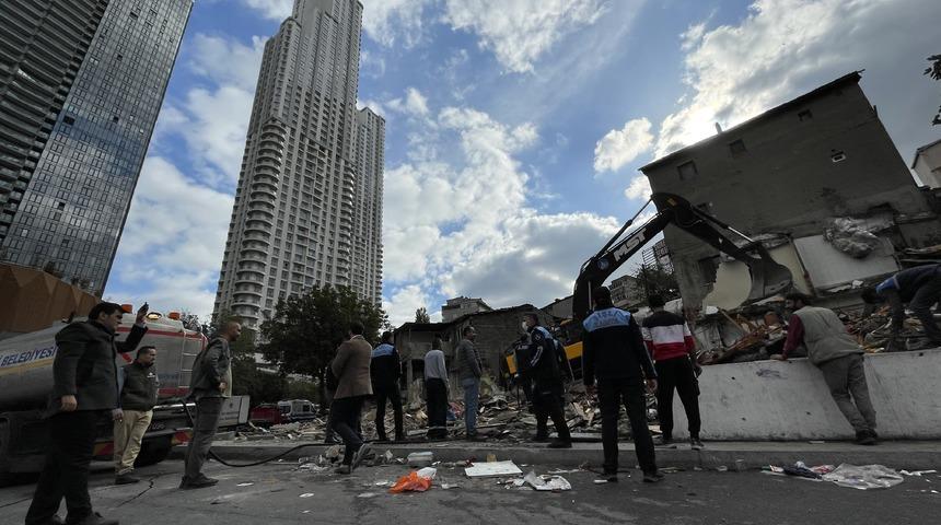 Şişli'de metruk binalar yıkılıyor