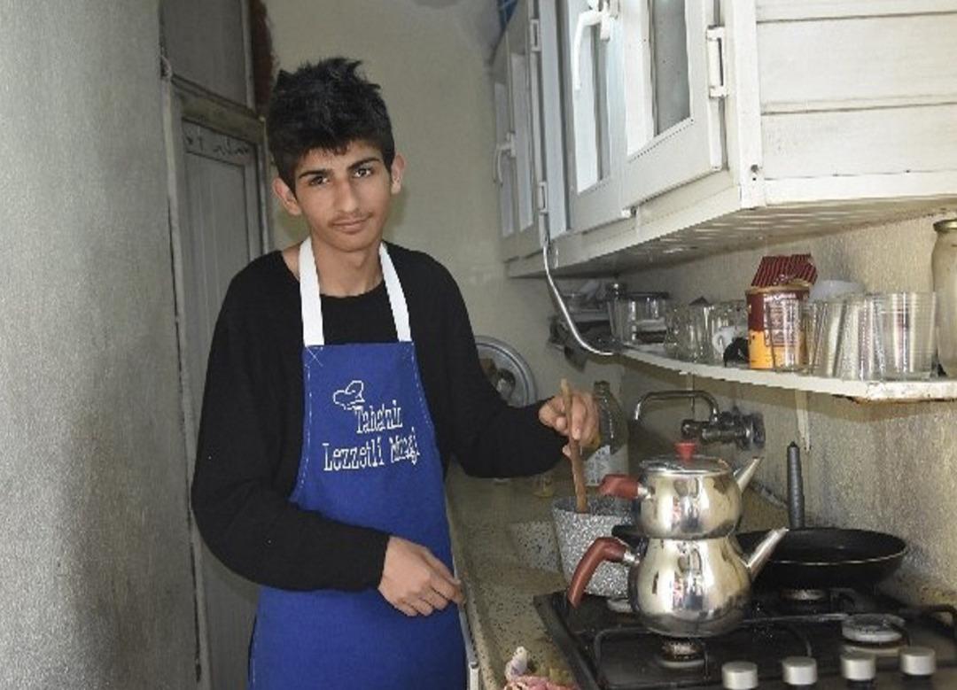 K&ouml;y evinde &ccedil;ektiği yemek videoları ile &uuml;nlenmişti! Bir dizi estetik yaptıran Taha Duymaz şimdi de... 