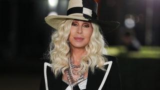 Cher 40 yaş küçük sevgilisine gelen eleştirilere isyan etti