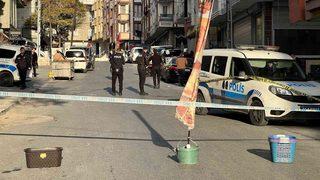 SON DAKİKA | Esenyurt'ta sokak ortasında silahlı çatışma! Korku dolu anlar kamerada