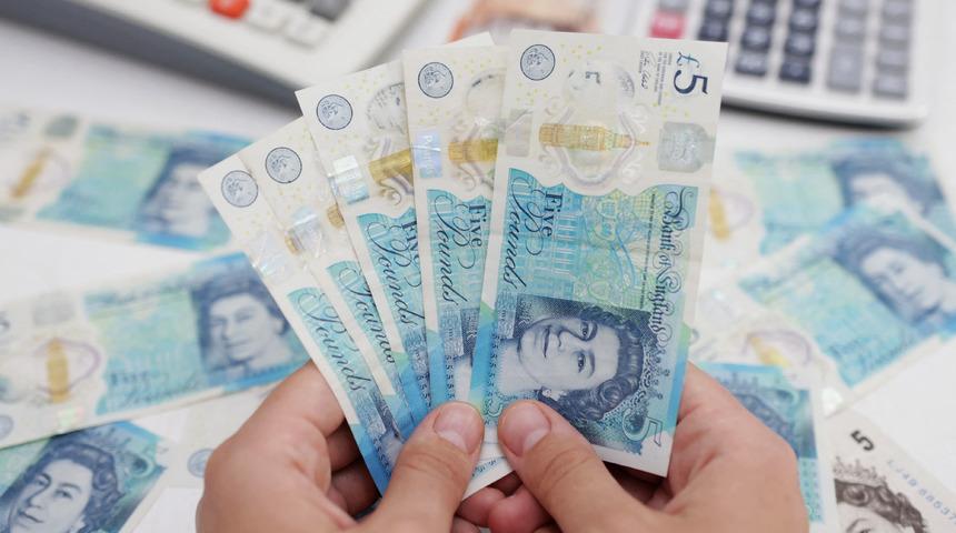 Ucuz pound almak isteyen arkadaşına hayatının şokunu yaşattı! 400 bin lirayı eğlence mekanlarında yedi