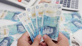 Ucuz pound almak isteyen arkadaşına hayatının şokunu yaşattı! 400 bin lirayı eğlence mekanlarında yedi