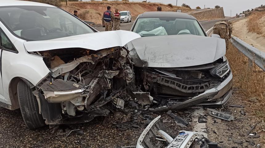 Batman'da iki otomobilin çarpıştığı kazada 3 kişi yaralandı