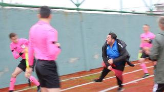 Trabzon'da amatör maçta hakemlere bayrak direğiyle saldırı