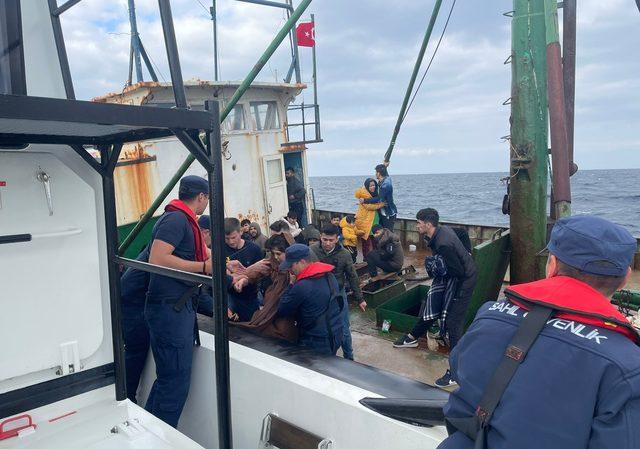 Çanakkale açıklarında 181 düzensiz göçmen yakalandı