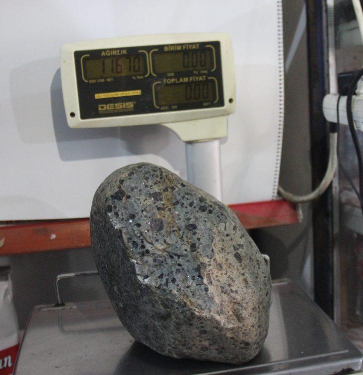 Uzaydan geldiğini düşünüyor... 10 yıl önce buldu 'Nasıl böyle bir şey olur?' diyerek hemen eve götürdü! "Satın almak istediler..." G1