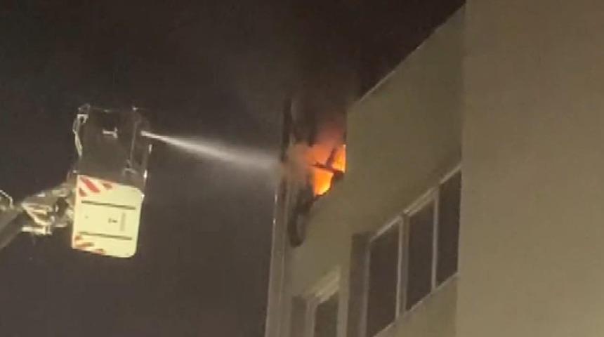 Başakşehir'de korkutan yangın! Ekipler olay yerine sevk edildi