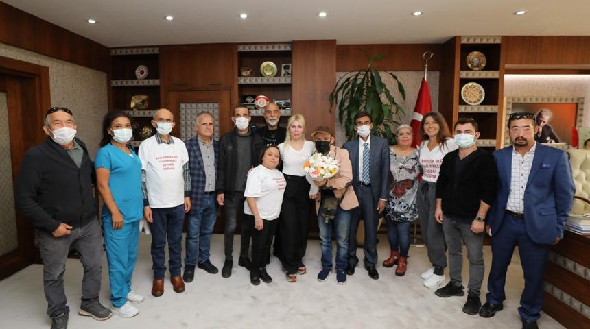 Akdeniz Üniversitesi Rektörü Özkan organ nakli olan hastalarla buluştu