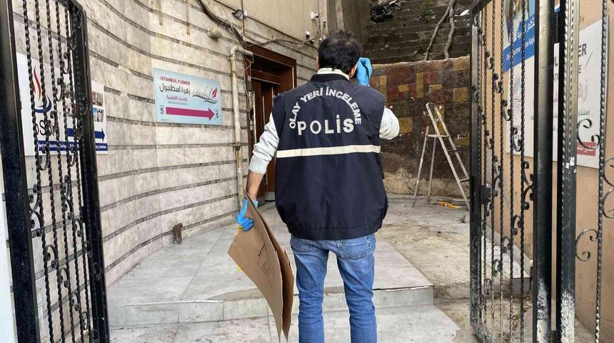 Fatih’te metruk gecekonduda insan kafatası ve kemikleri bulundu