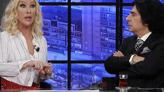 Okan Bayülgen'e katılan Seda Sayan bacağını masaya uzatıp ekledi! 'Çorapsız geldim senin yüzünden'