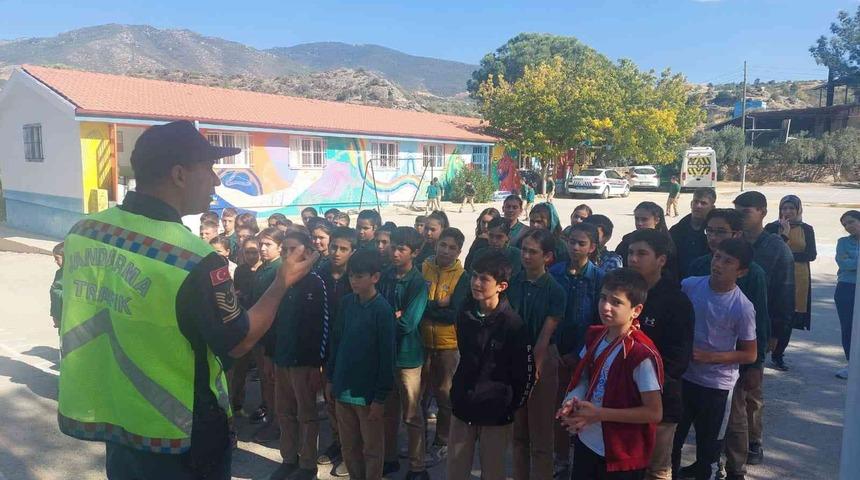 Bozdoğan’da 120 öğrenci “trafik dedektifi” oldu