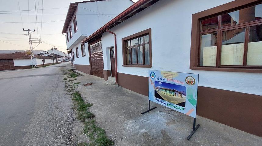 Kınık köyünün sokakları göz kamaştırıyor