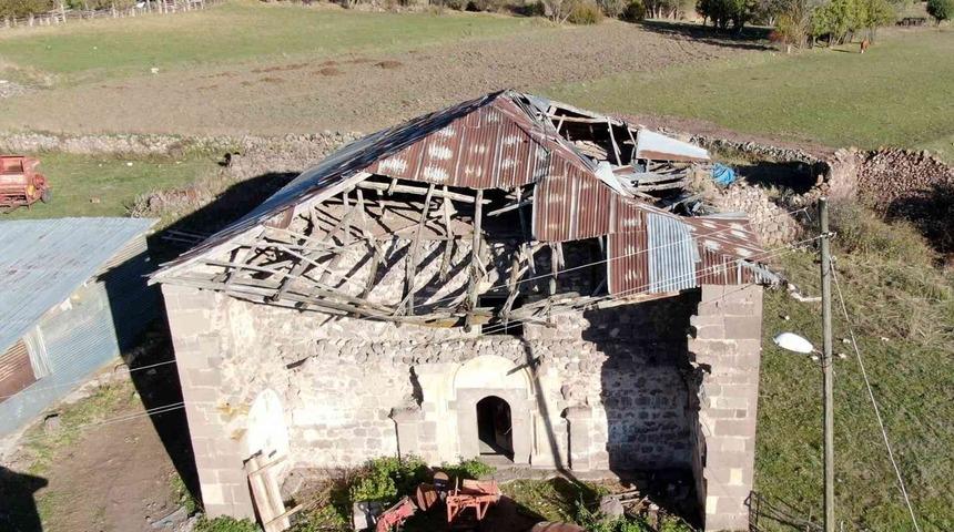 Bir zamanlar cami olarak kullanıldı, atıl durumdaki kilise restore edilmeyi bekliyor