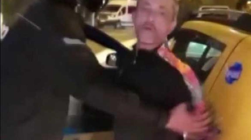 Ataşehir’de taksici ve motosikletli arasında yol verme kavgası kamerada