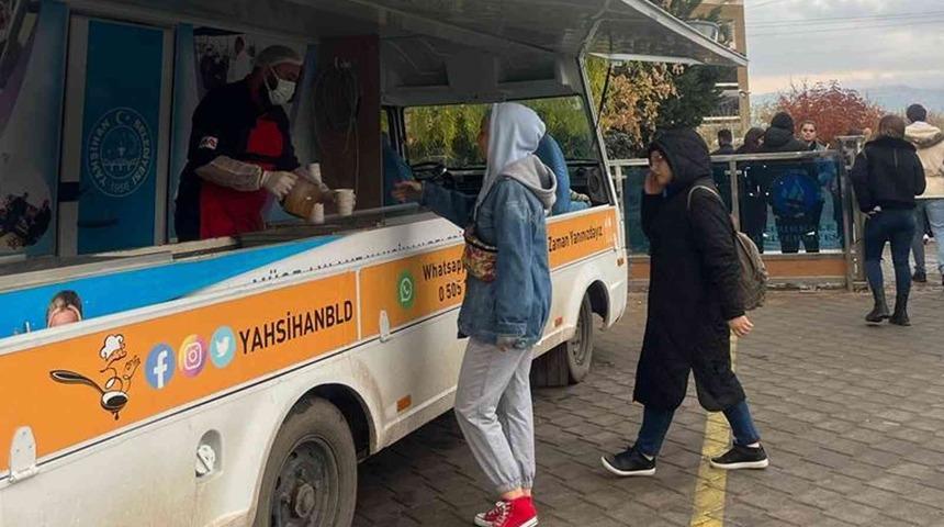 Üniversite öğrencilerine sınav haftasında ücretsiz çorba