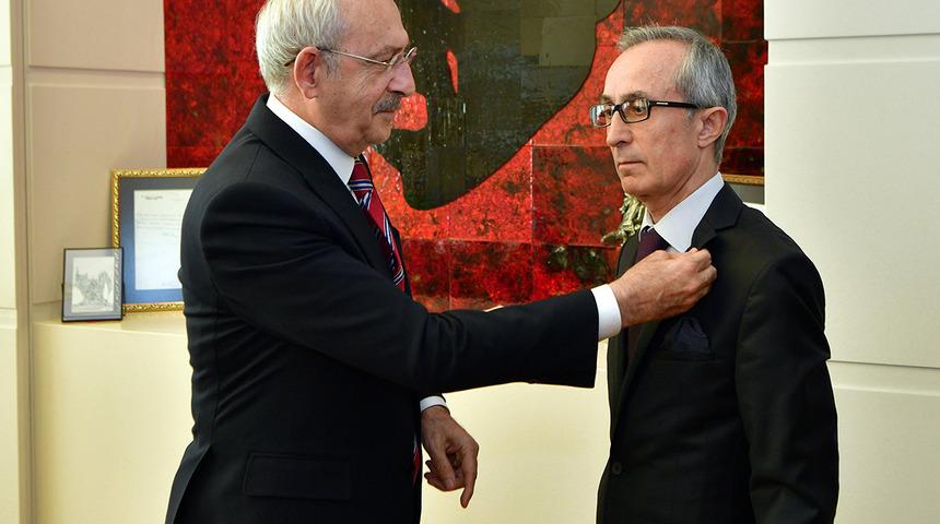 AK Parti'den milletvekili adayı olmuştu! Necip Zeydan'a rozetini Kemal Kılıçdaroğlu taktı