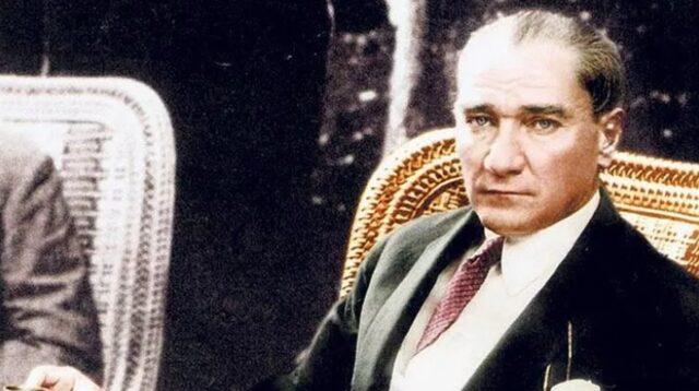 En güzel Atatürk fotoğrafları burada! Renkli ve siyah beyaz Mustafa Kemal Atatürk fotoğrafları