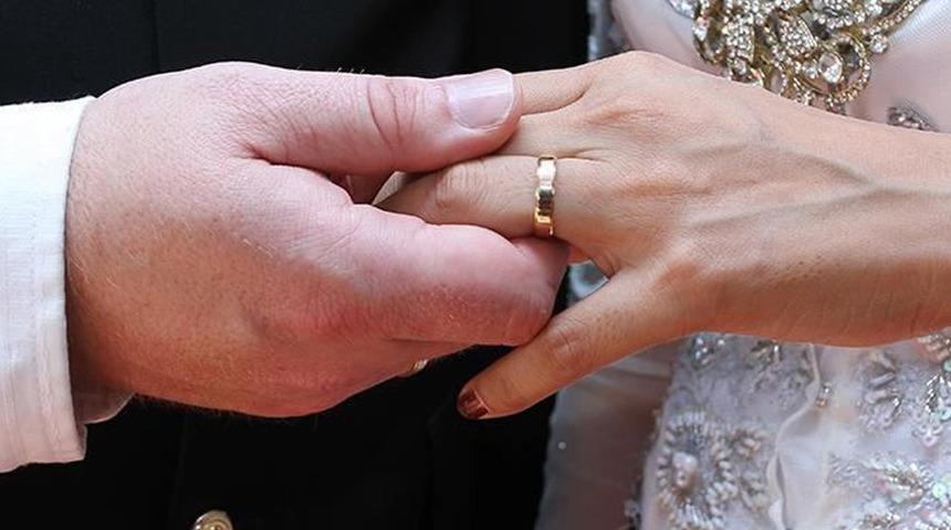 Uyanık &ccedil;iftlerin oyununu yakın akrabaları bozuyor! Maaş almak i&ccedil;in eşinden boşananlara k&ouml;t&uuml; haber... Tek tek inceleniyor