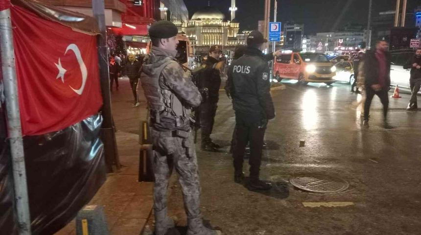 Taksim’de Huzur Uygulaması: Silahla tehditten aranan şüpheli yakalandı