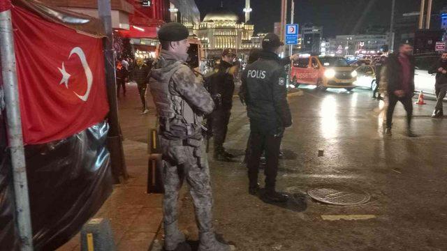Taksim’de Huzur Uygulaması: Silahla tehditten aranan şüpheli yakalandı
