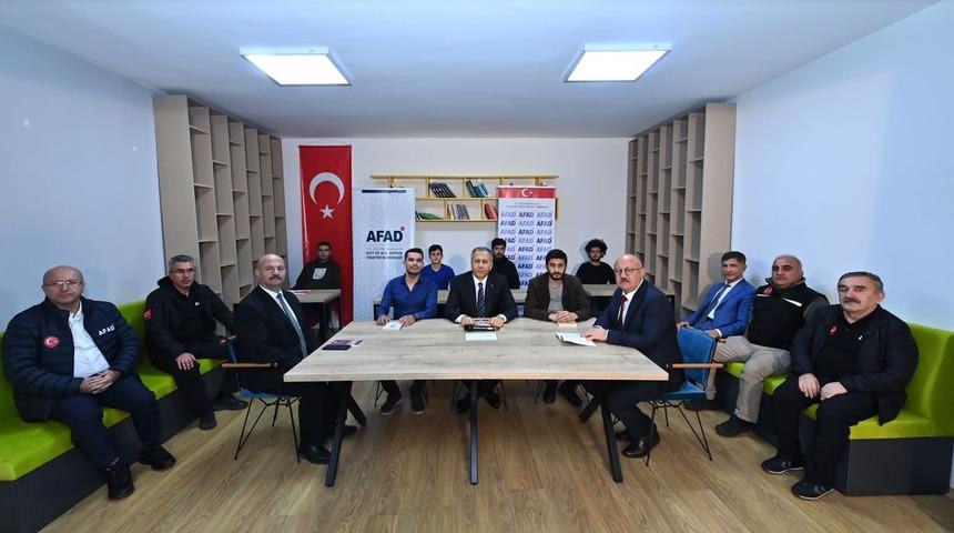 Vali Yerlikaya öğrenci yurdunda deprem tatbikatına katıldı