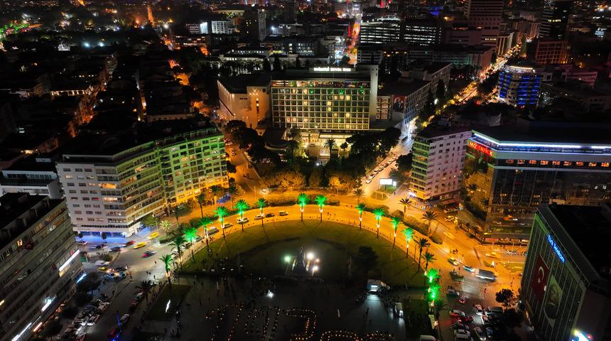 İzmir'de Cumhuriyet Meydanı'nda "10 Kasım Atatürk'ü Anma Günü" nöbeti başladı
