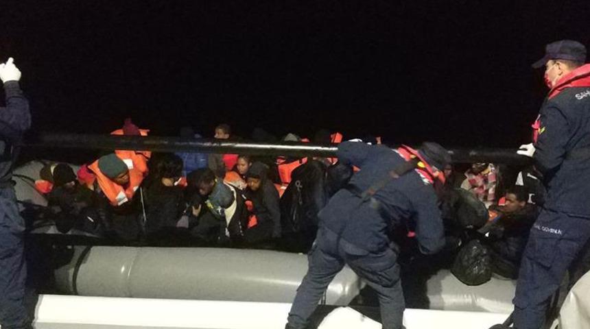 Ege denizinde göçmen hareketliliği! Sahil Güvenlik Komutanlığı ekipleri harekete geçti