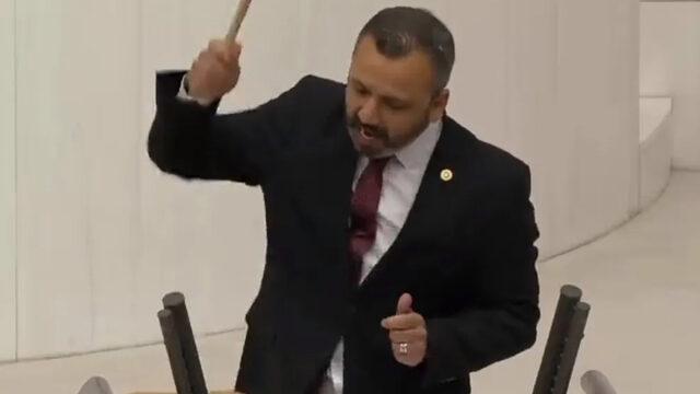 TBMM'de çekiçle cep telefonunu parçalamıştı! CHP'li vekil Burak Erbay'a verilen ceza belli oldu