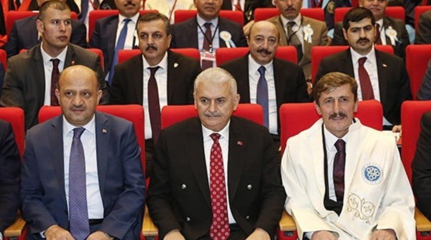 Başbakan Binali Yıldırım g&ouml;zyaşlarını tutamadı