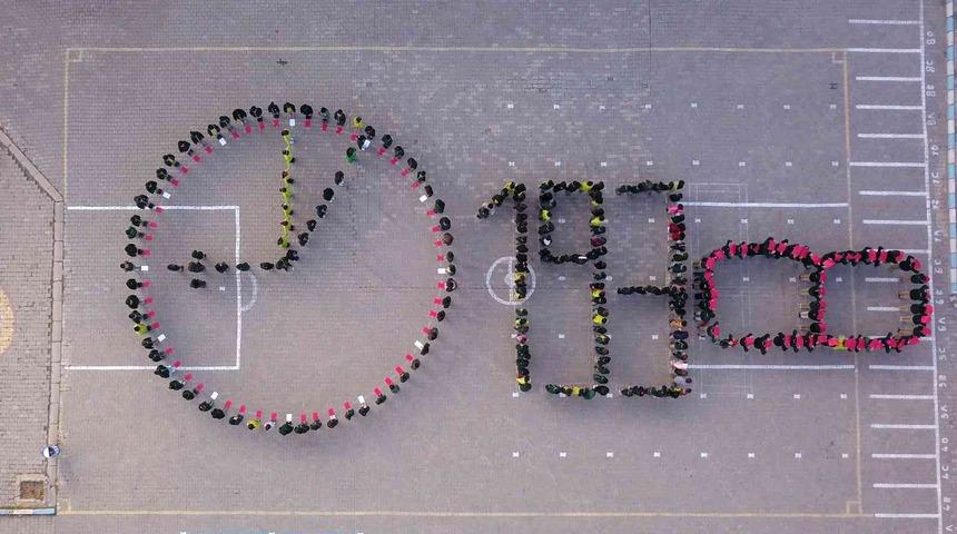 Ahlatlı öğrencilerden “10 Kasım” koreografisi