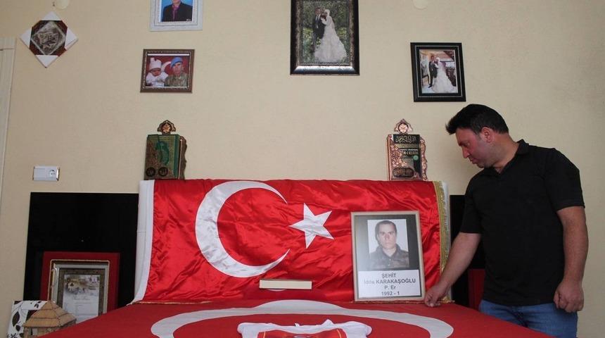 Şehit kardeşinin bavulunu 10 yıl sonra açtı