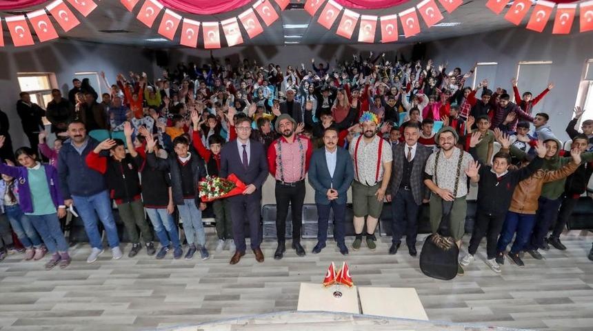 Muradiye’de çocuklar için tiyatro etkinliği