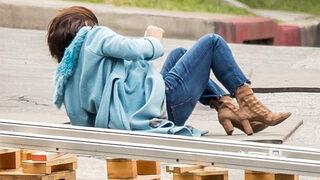 Sandra Bullock, sokak ortasında yere kapaklandı