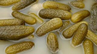 Turşunun çok az bilinen zararı: Böbrek ve mideyi zehirliyor! Ev yapımı turşunun faydaları