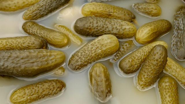 Turşunun çok az bilinen zararı: Böbrek ve mideyi zehirliyor! Ev yapımı turşunun faydaları