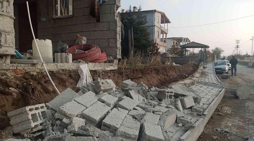 Kayseri'de üzerine duvar devrilen işçi hayatını kaybetti