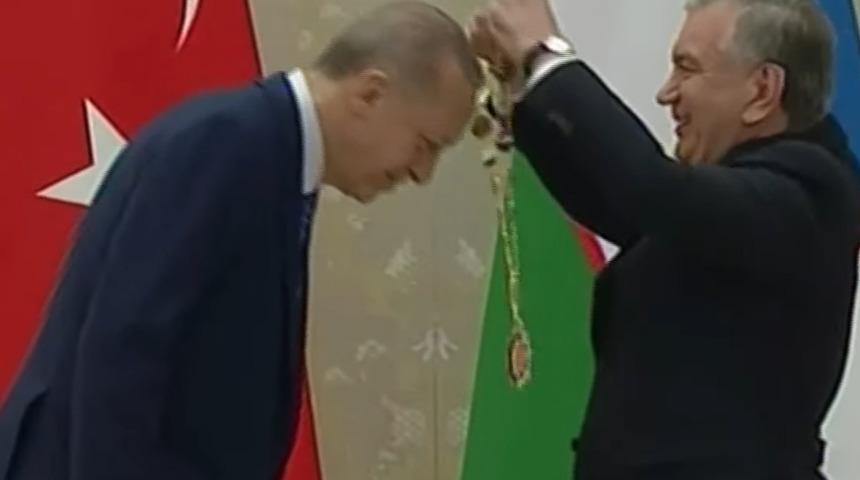 Son dakika: Cumhurbaşkanı Erdoğan'a Özbekistan'da takdim edildi! "Bu kıymetli nişanın tarafıma verilmesinden çok büyük şeref duyuyorum"