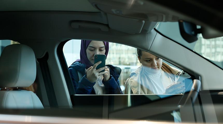 Yerli otomobil heyecanı! Togg Deneyim Merkezi açıldı, ilk oldu... 'Bugün sıraya girsek yarın almak isteriz'