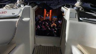 Çanakkale açıklarında bir yelkenlide 87 düzensiz göçmen yakalandı