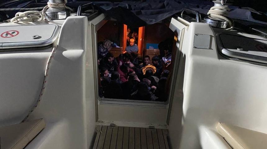 Çanakkale açıklarında bir yelkenlide 87 düzensiz göçmen yakalandı