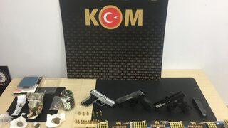 Edirne'de ruhsatsız silah ve uyuşturucu ele geçirilen şüpheli gözaltına alındı