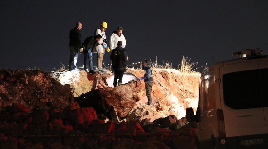 Patlayıcıyla temel açma çalışmasında etrafa saçılan taşlar 2 kişiyi yaraladı