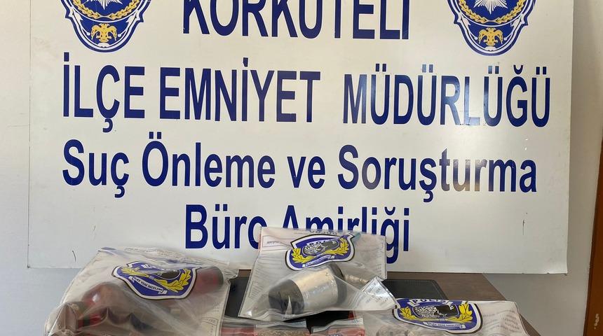 Antalya'da "dur" ihtarına uymayan araçta uyuşturucu ele geçirildi